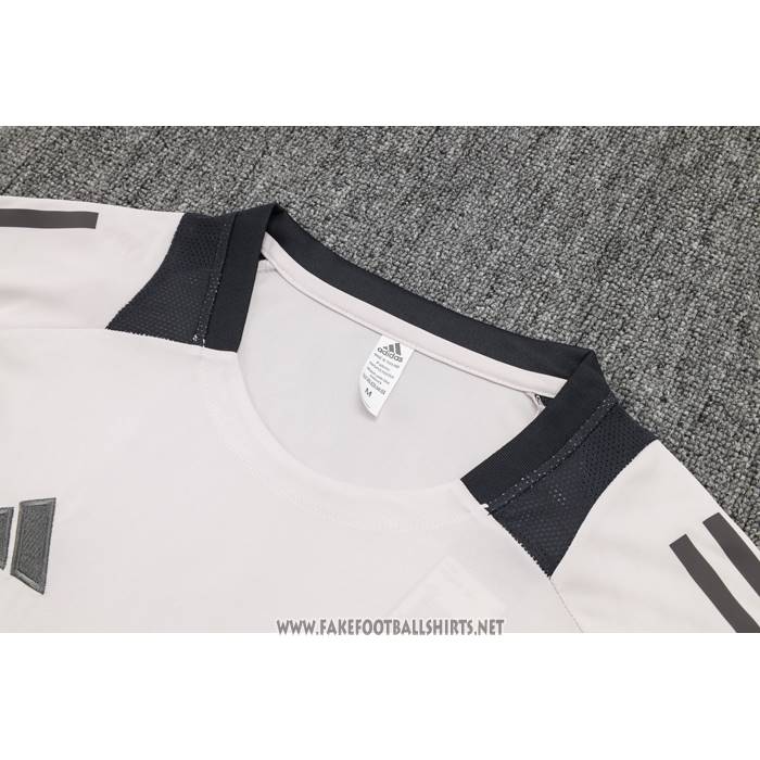 Tracksuit
 Real Madrid Short Sleeve
 2024-2025 Rosa Claro - Shorts
